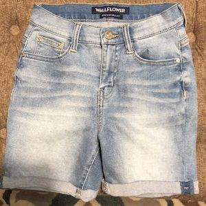 Wallflower Shorts Size 1